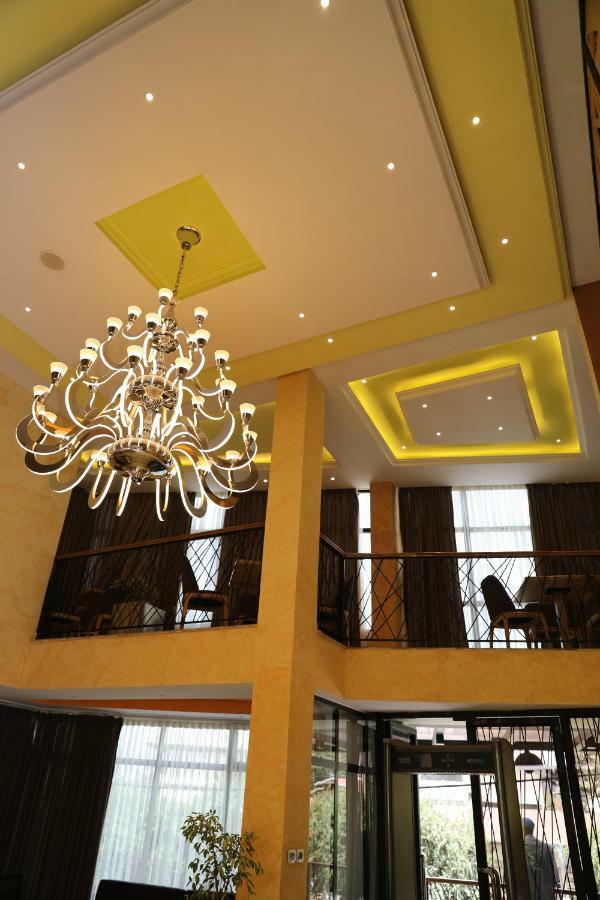 Vamos Addis Hotel Exteriör bild